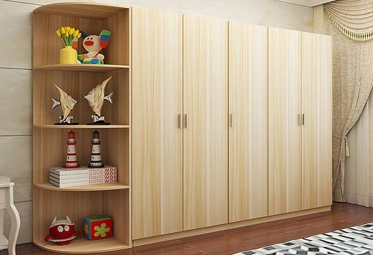 五門設計的掩門衣柜圖片